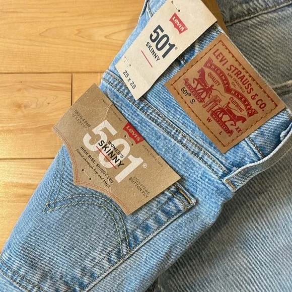 Levi’s 501 button fly skinny light wash denim 25x28 jeans - Picture 3 of 12